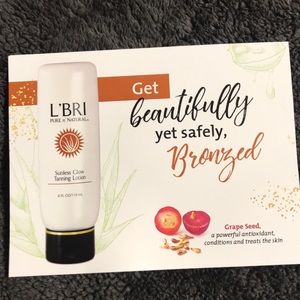 L’BRI PURE N’ NATURAL sunless glow tanning lotion.